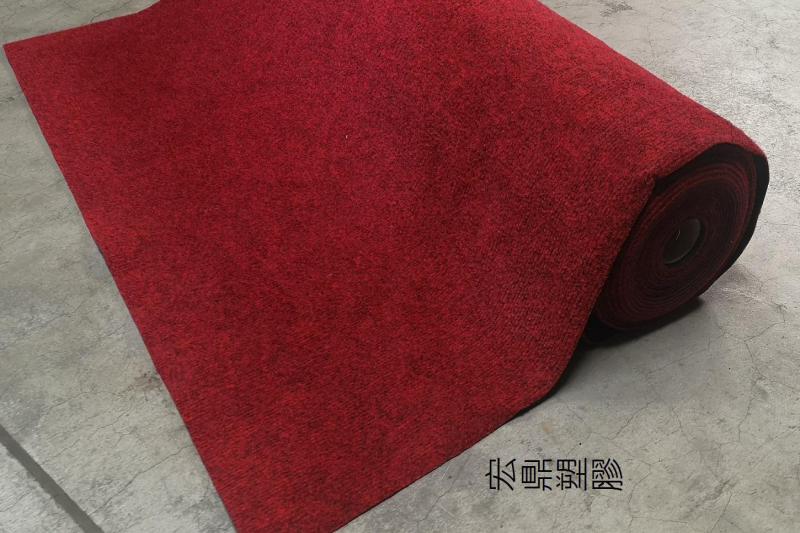 208紅絨毛地毯